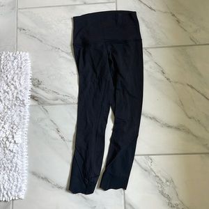 Wunder Under 23 crop leggings with scallop bottom